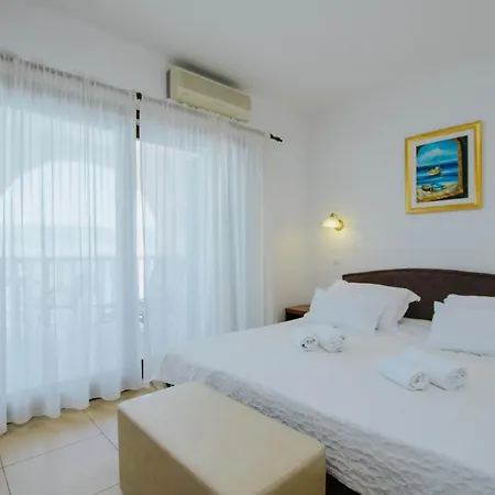 Tina Hotel 3*